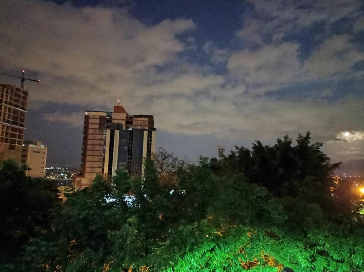 Amplio Y Comodo Apartamento Con Bella Vista En Pleno Centro Ciudad del Este Exterior foto